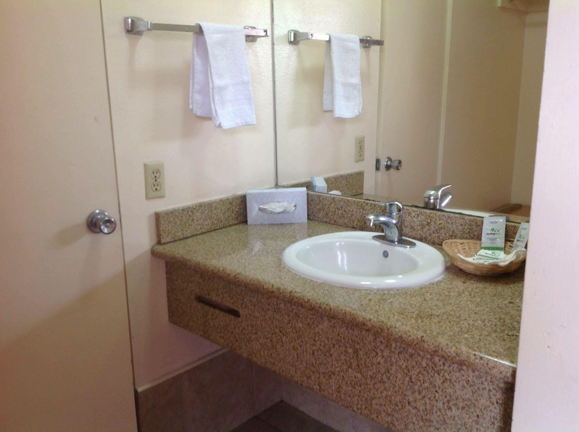 Economy Inn Fresno Dış mekan fotoğraf